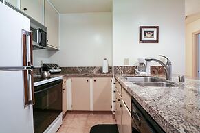 Summit 211 Spacious and Clean, Private Balcony, On Free Shuttle Route 