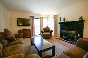 Summit 211 Spacious and Clean, Private Balcony, On Free Shuttle Route 