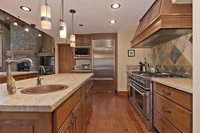 Stonegate #5 5 Bedroom Home by RedAwning