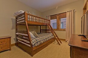 Stonegate #5 5 Bedroom Home by RedAwning