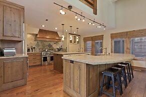 Stonegate #5 5 Bedroom Home by RedAwning