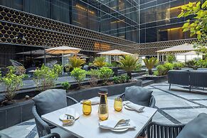 AlRayyan Hotel Doha, Curio Collection by Hilton