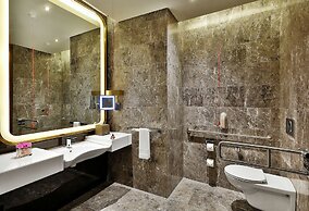 AlRayyan Hotel Doha, Curio Collection by Hilton