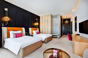 AlRayyan Hotel Doha, Curio Collection by Hilton