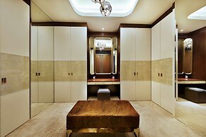 AlRayyan Hotel Doha, Curio Collection by Hilton