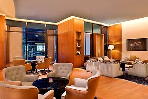 AlRayyan Hotel Doha, Curio Collection by Hilton