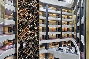 AlRayyan Hotel Doha, Curio Collection by Hilton
