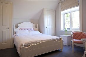 Lowena Cafe and Accommodation