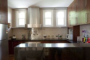 Lowena Cafe and Accommodation