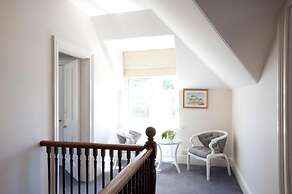 Lowena Cafe and Accommodation