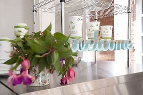 Lowena Cafe and Accommodation