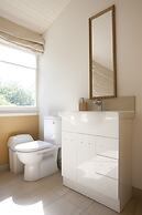 Lowena Cafe and Accommodation