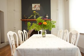 Lowena Cafe and Accommodation