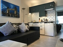 SHQ Apartments