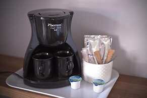 Sweet Thorn Retreat Airport Lodge