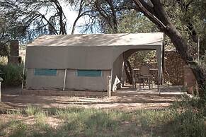 Sweet Thorn Retreat Airport Lodge