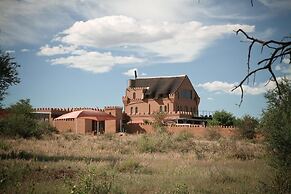 Sweet Thorn Retreat Airport Lodge