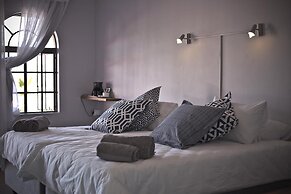 Sweet Thorn Retreat Airport Lodge