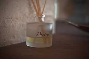 Sweet Thorn Retreat Airport Lodge