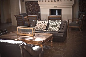 Sweet Thorn Retreat Airport Lodge