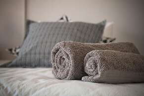 Sweet Thorn Retreat Airport Lodge