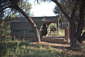 Sweet Thorn Retreat Airport Lodge