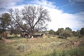 Sweet Thorn Retreat Airport Lodge