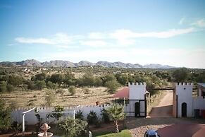 Sweet Thorn Retreat Airport Lodge