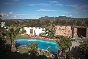 Sweet Thorn Retreat Airport Lodge