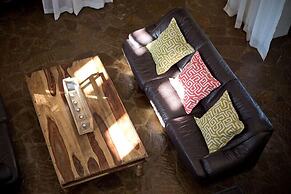 Sweet Thorn Retreat Airport Lodge