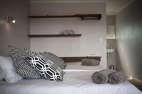 Sweet Thorn Retreat Airport Lodge