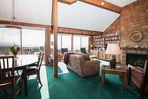 Holmes 3 Br home by RedAwning