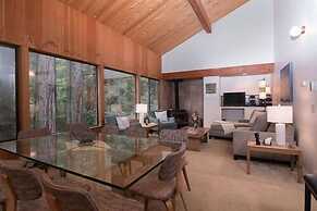 Madrone Meadow 5 Bedroom Home by RedAwning