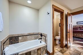 Casa De Plata 5 Bedroom Home by RedAwning