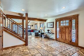 Casa De Plata 5 Bedroom Home by RedAwning