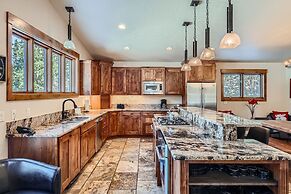 Casa De Plata 5 Bedroom Home by RedAwning