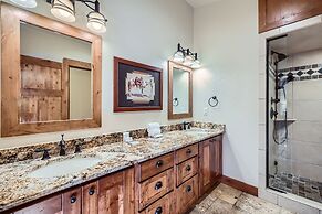 Casa De Plata 5 Bedroom Home by RedAwning