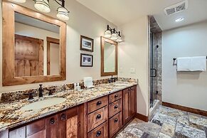 Casa De Plata 5 Bedroom Home by RedAwning