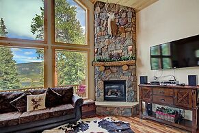 Grand Moose Lodge 3 Bedroom Home by RedAwning