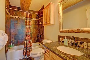 Grand Moose Lodge 3 Bedroom Home by RedAwning