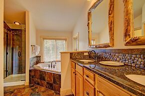 Grand Moose Lodge 3 Bedroom Home by RedAwning