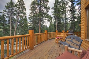 Grand Moose Lodge 3 Bedroom Home by RedAwning