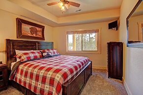 Grand Moose Lodge 3 Bedroom Home by RedAwning