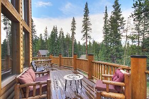 Grand Moose Lodge 3 Bedroom Home by RedAwning