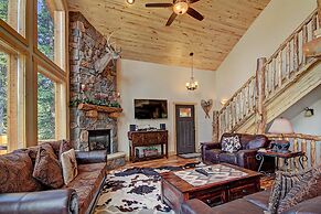 Grand Moose Lodge 3 Bedroom Home by RedAwning