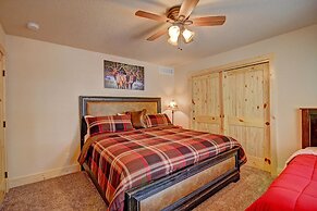 Grand Moose Lodge 3 Bedroom Home by RedAwning