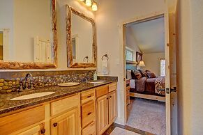 Grand Moose Lodge 3 Bedroom Home by RedAwning