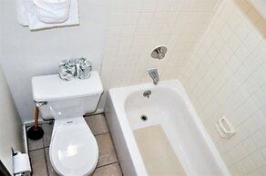 Snowflake 1 Bed plus Den 2 Bath