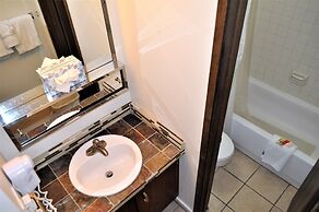 Snowflake 1 Bed plus Den 2 Bath