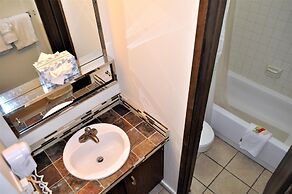 Snowflake 1 Bed plus Den 2 Bath